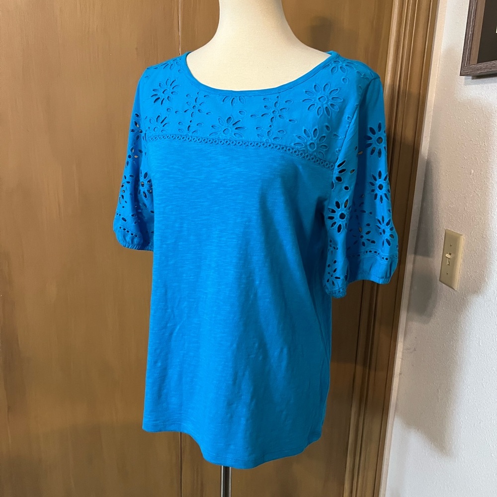 Talbots short sleeve eyelet detail turquoise tee shirt, medium